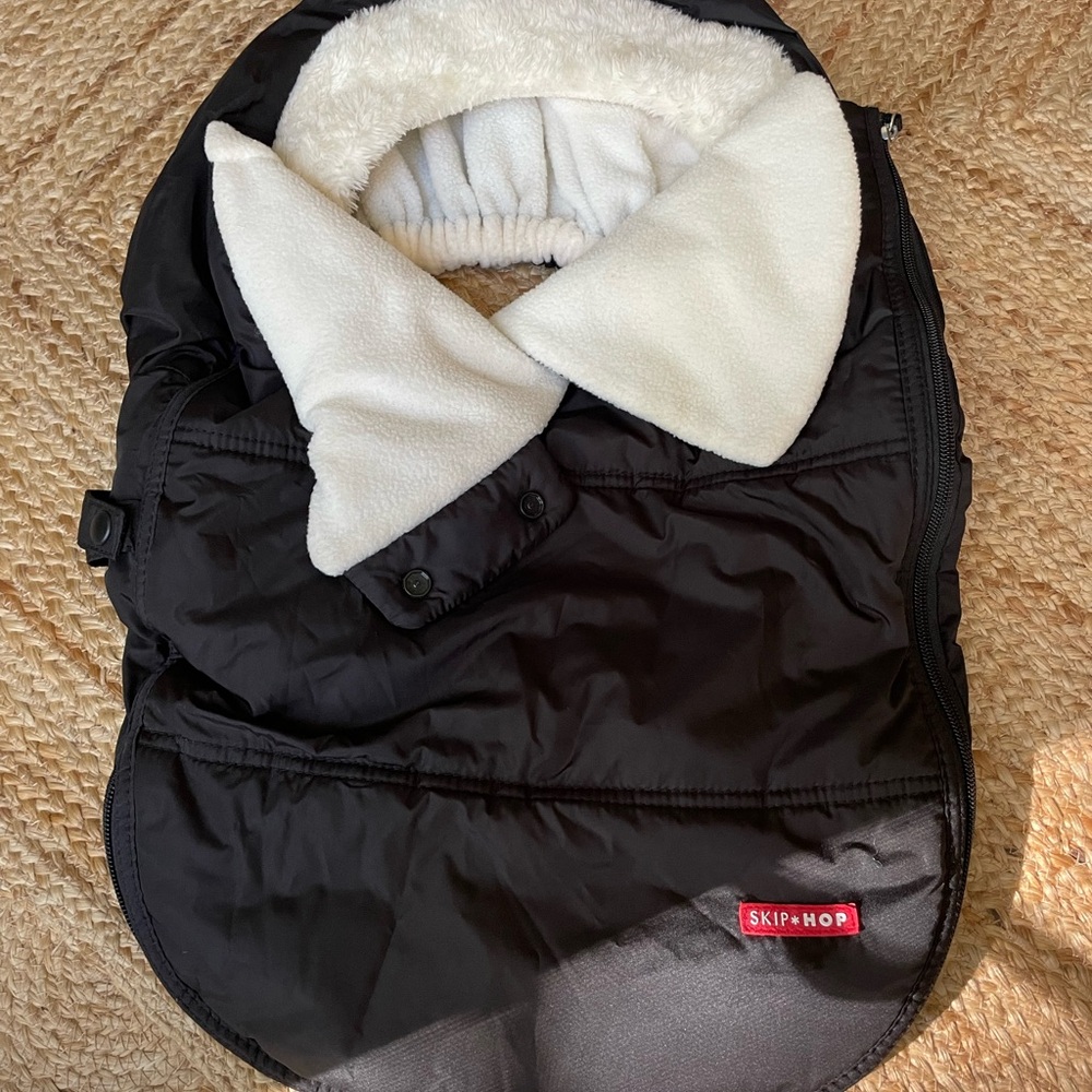 Skip Hop stroll and go winter Black and White Kids car seat Cover